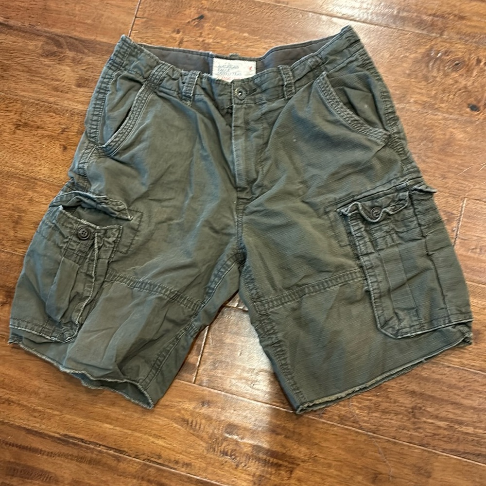 AE army green cargo shorts. Sz 34